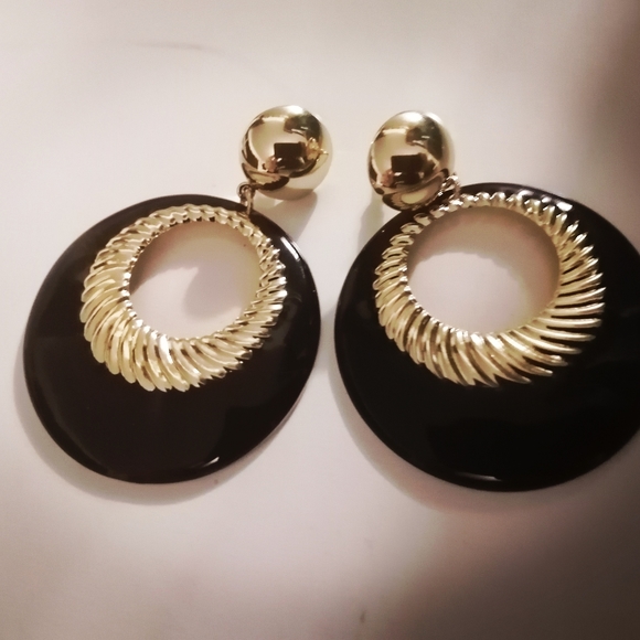 Earrings - Picture 1 of 2